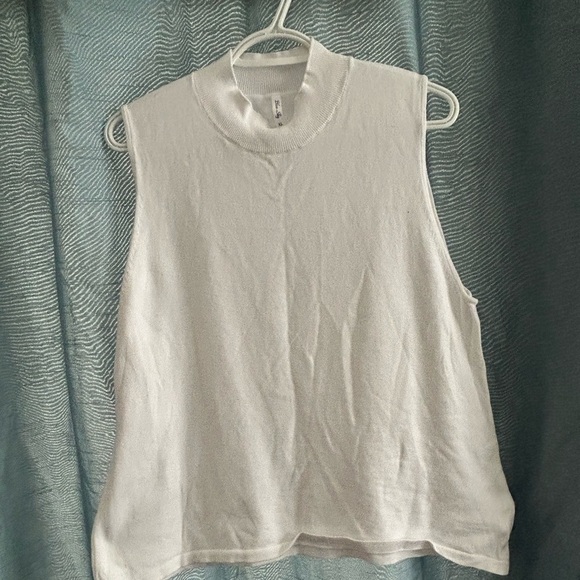 Blue Sky Women's White Muscle Tee- XL - turtle neck- new or like new - Picture 9 of 9